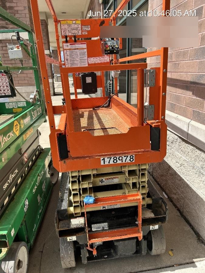 2021 JLG ES1932