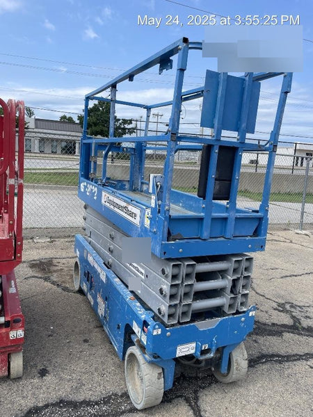 2020 Genie GS-2632 Solid NM Tires, Folding Rails with half-height swing gate, Beacon