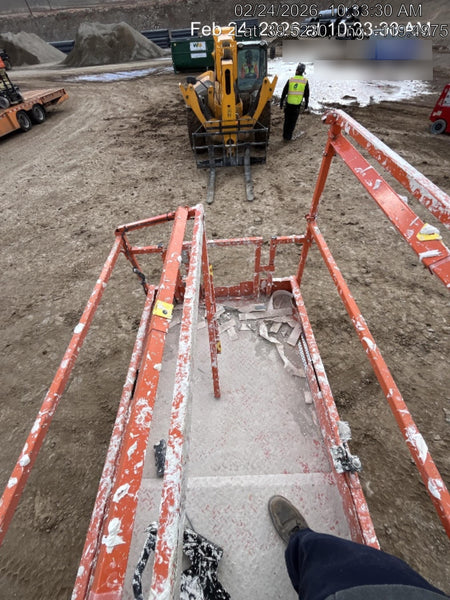 2022 JLG ES3246