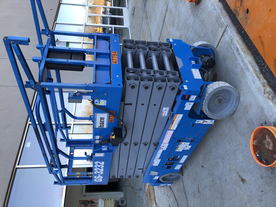 2019 Genie GS-3232 Folding rails with half height swing gate