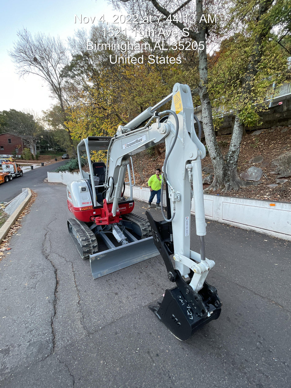2022 TAKEUCHI TB235-2R