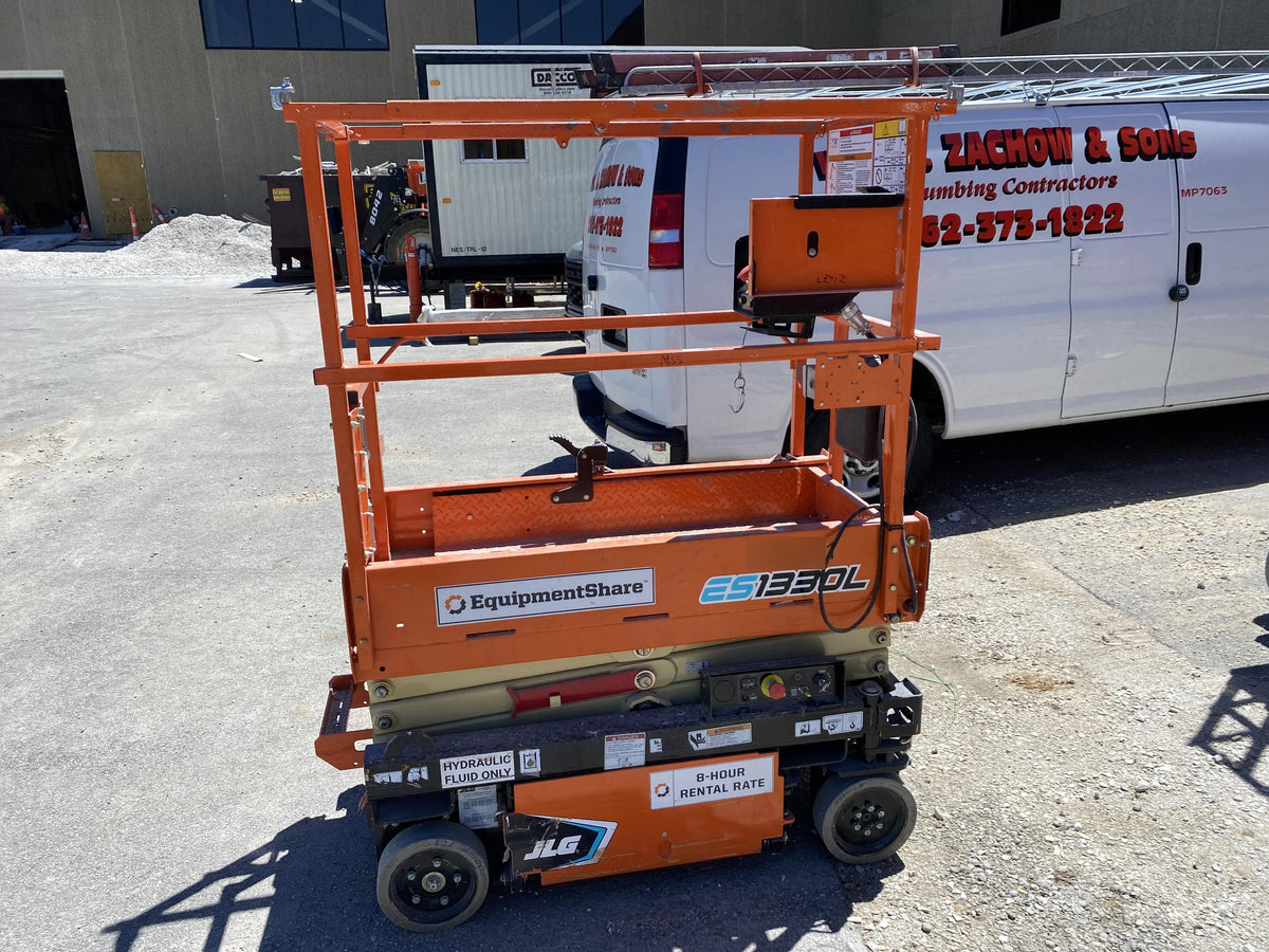 2021 JLG ES1330L
