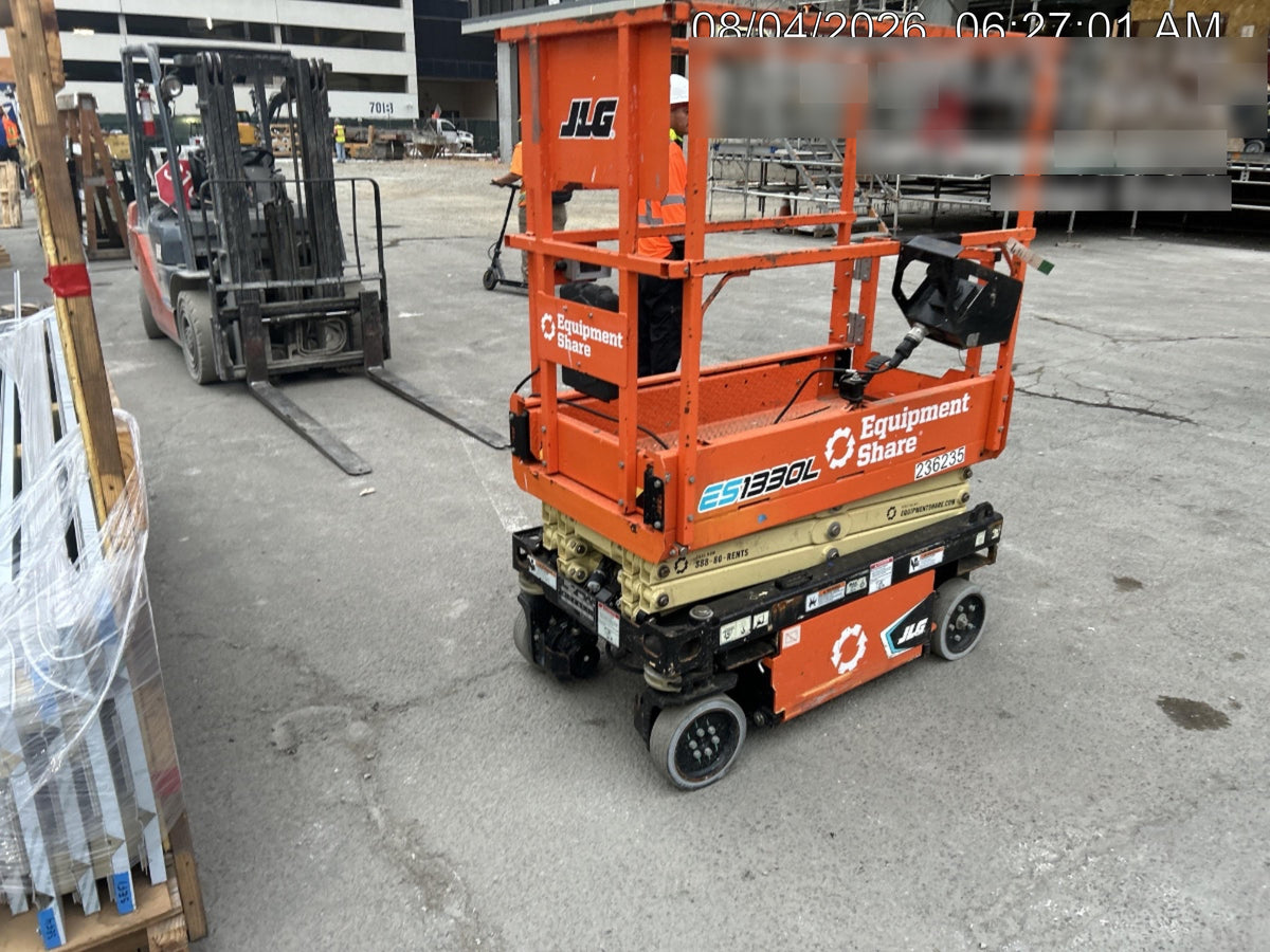 2022 JLG ES1330L