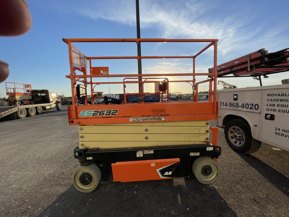 2022 JLG ES2632
