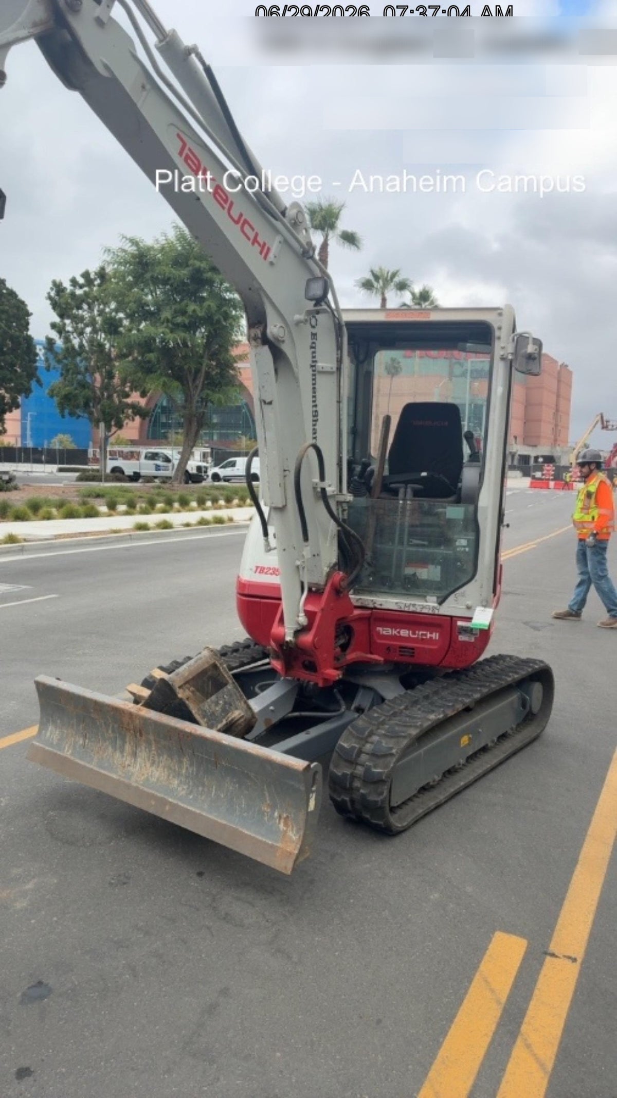 2025 TAKEUCHI TB235-2CR