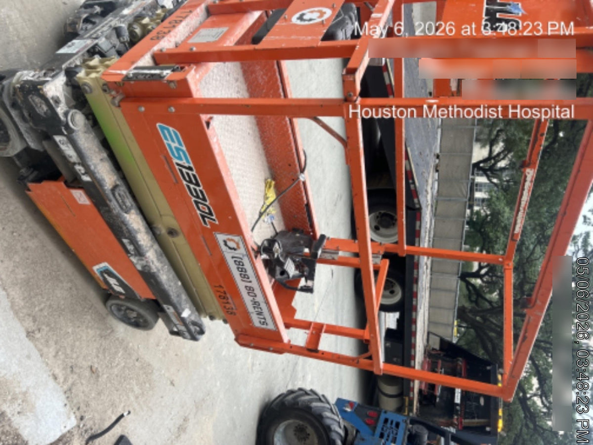 2021 JLG ES1330L