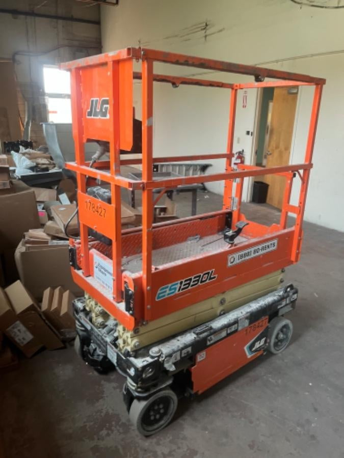 2021 JLG ES1330L