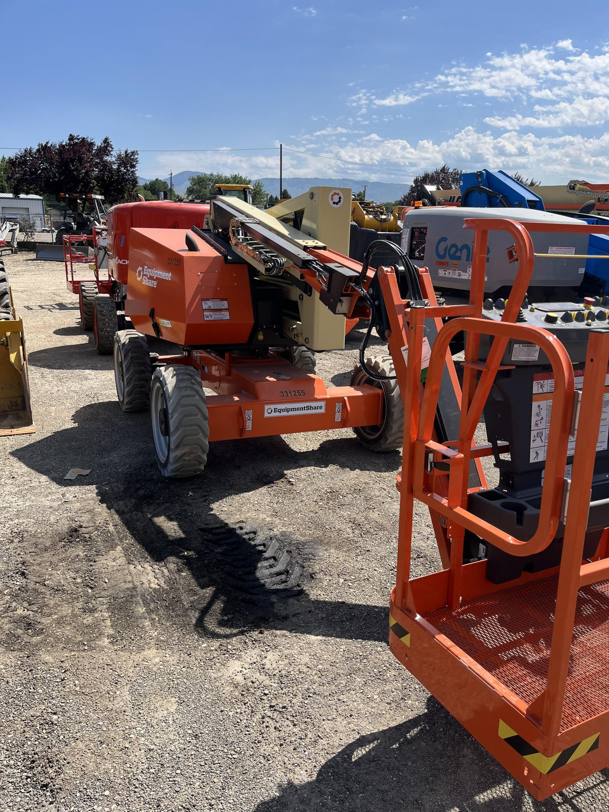 2023 JLG 340AJ