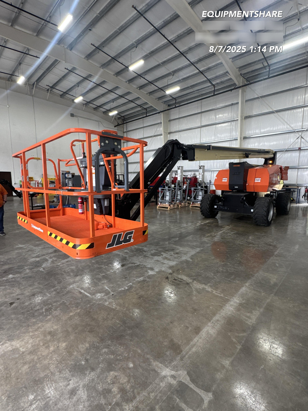 2025 JLG 800AJ