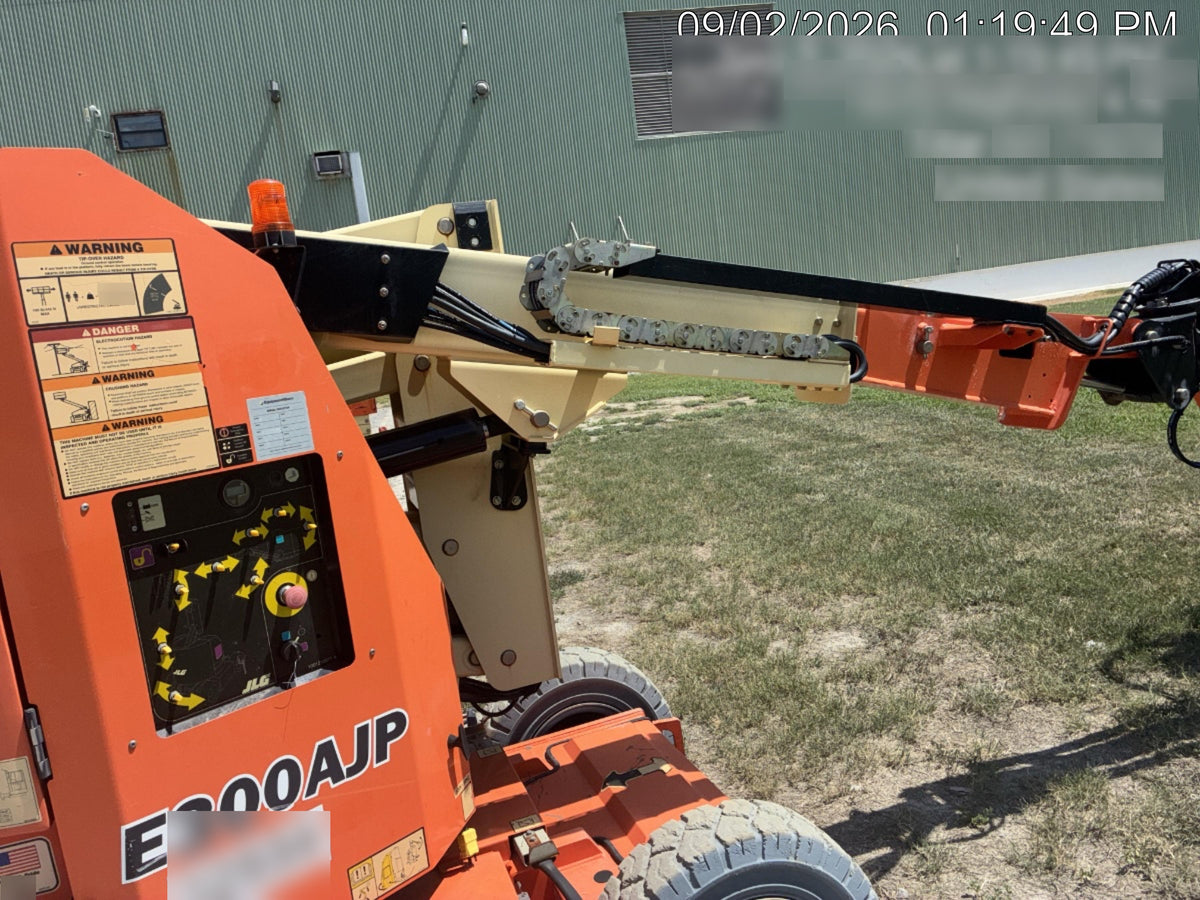 2019 JLG E300AJP