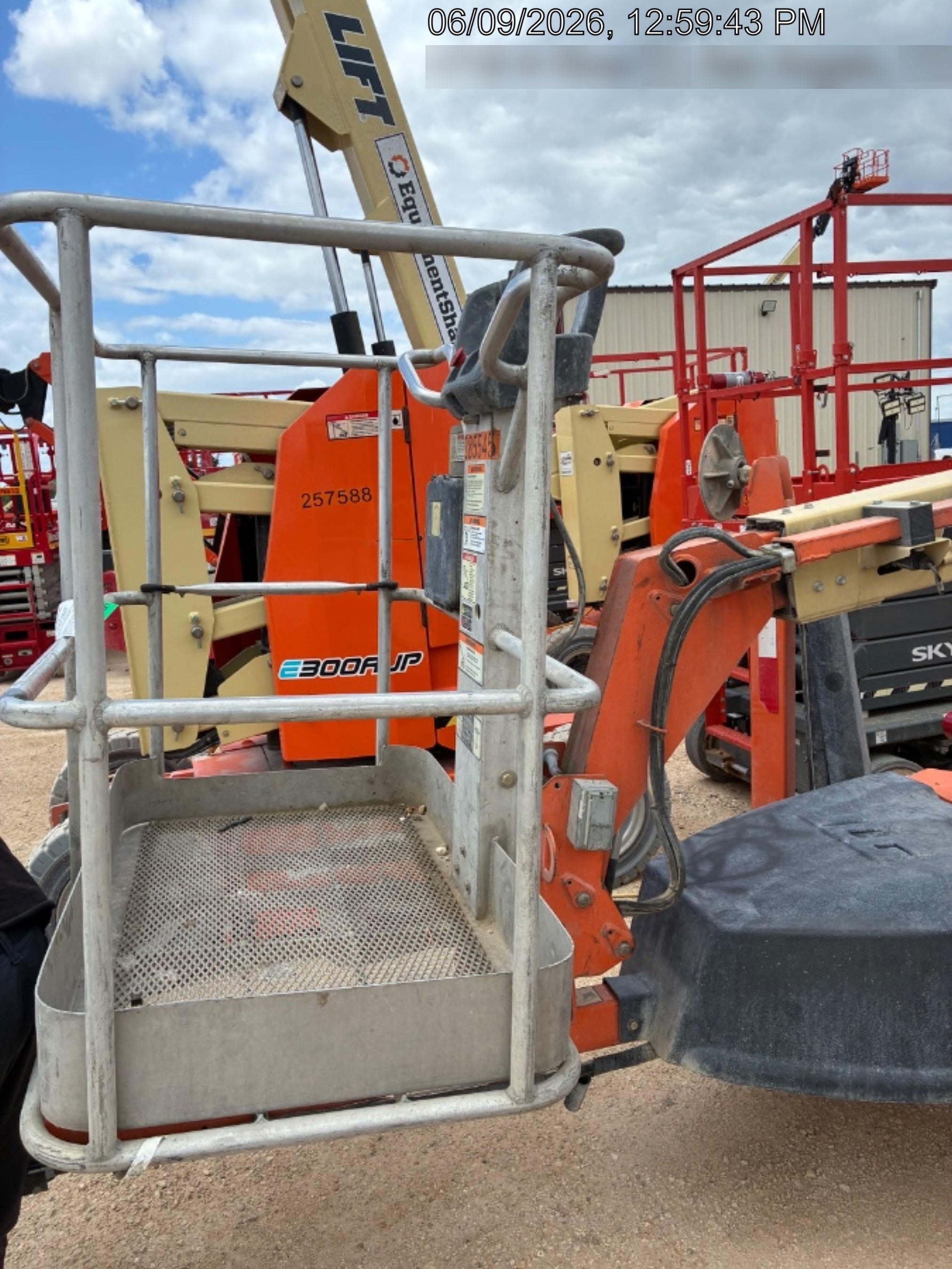 2022 JLG T350