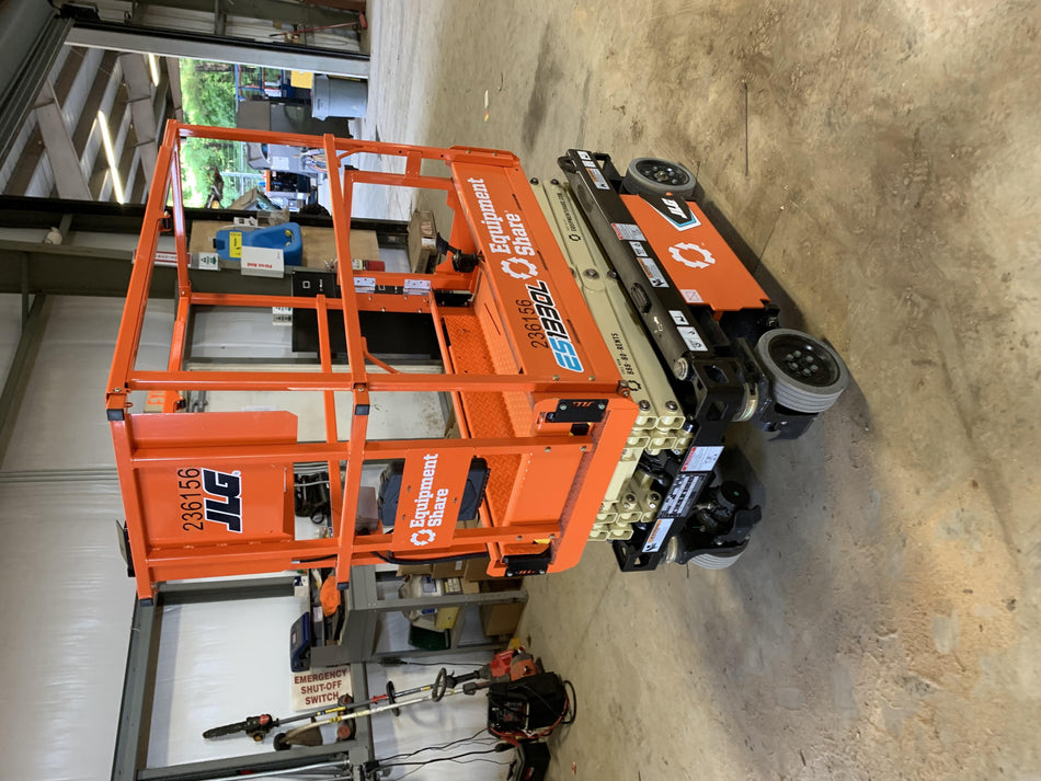 2022 JLG ES1330L
