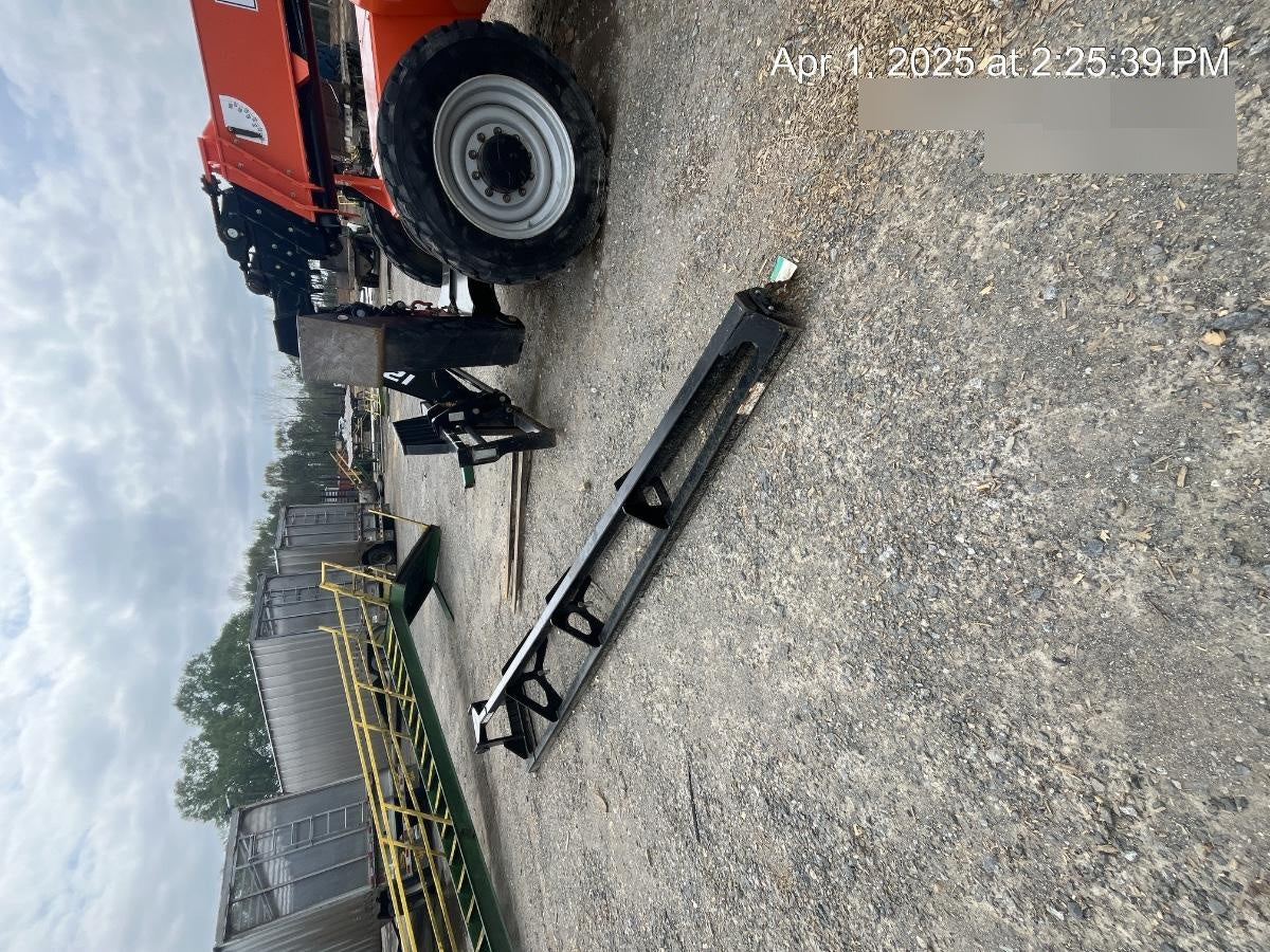 2023 JLG 1001275852
