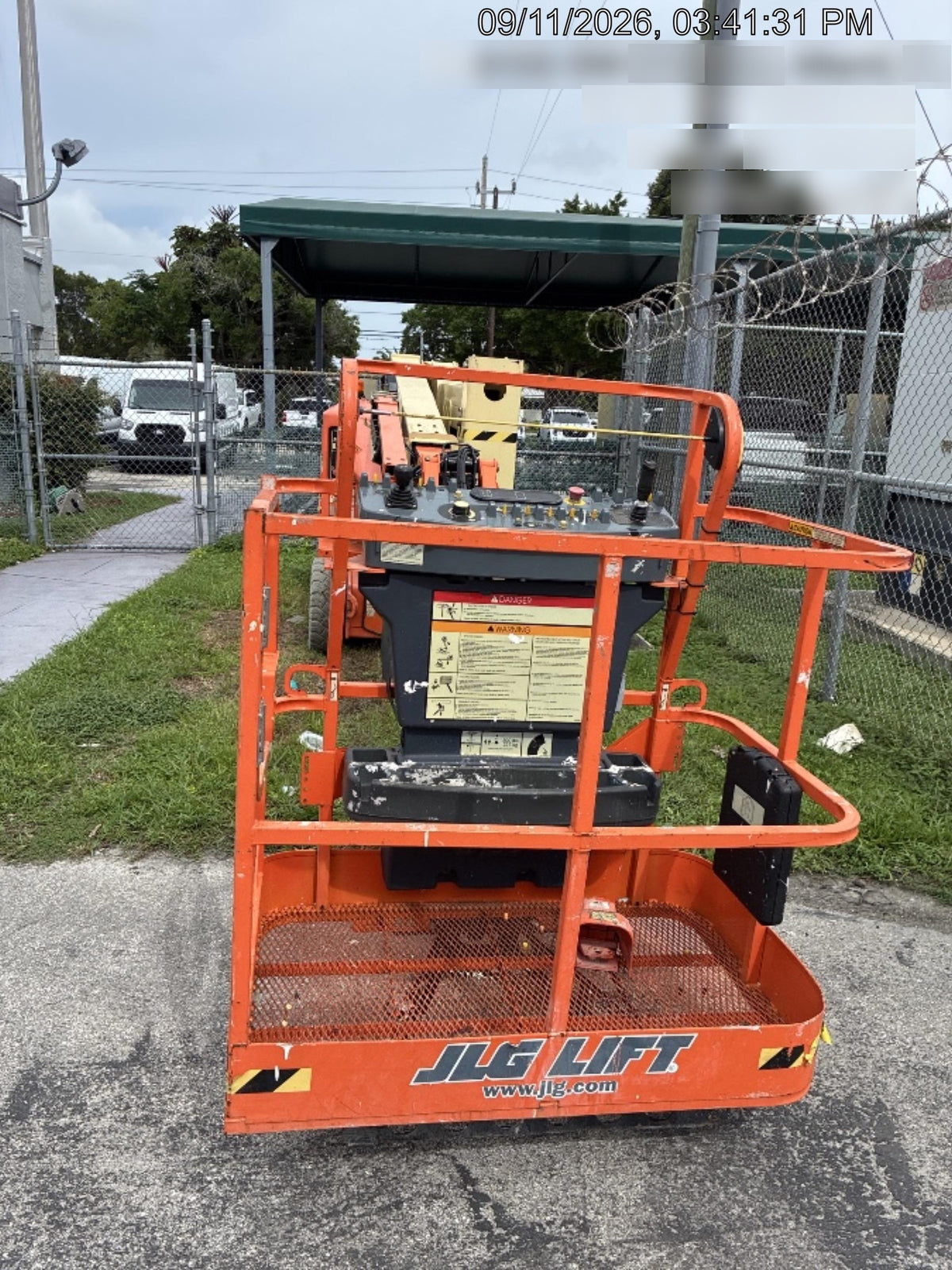 2022 JLG E400AJP Narrow