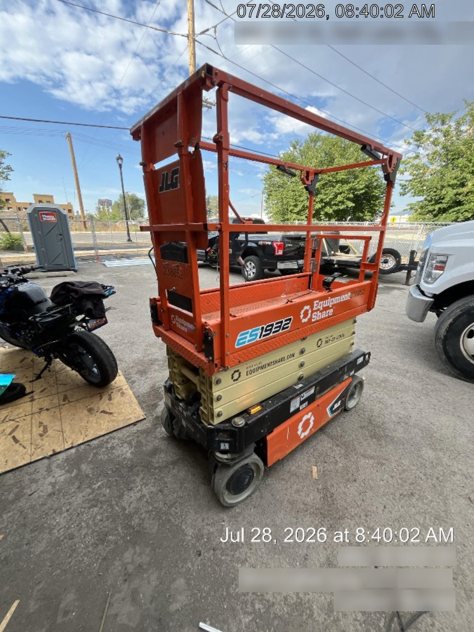 2022 JLG ES1932