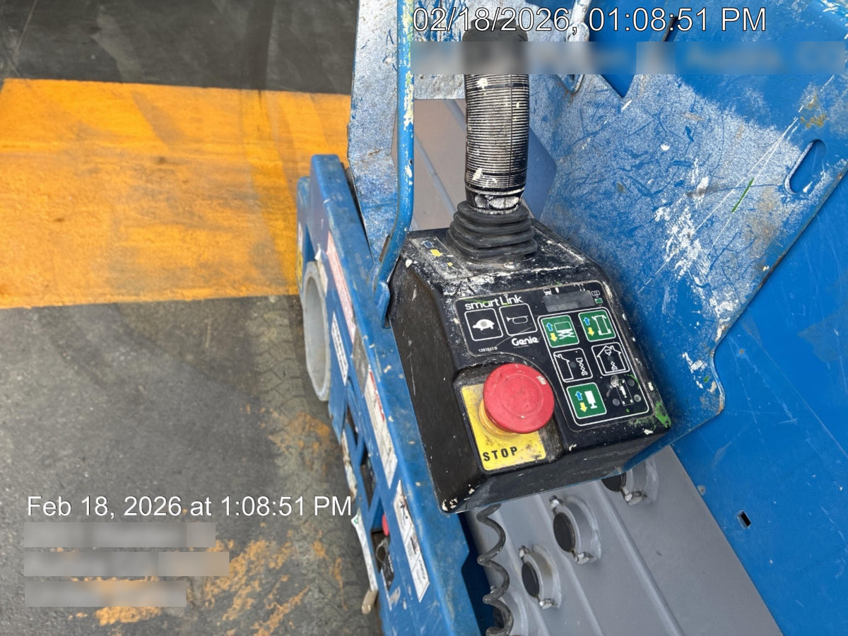 2019 Genie GS-3232 Folding rails with half height swing gate, 800 Amp Inverter