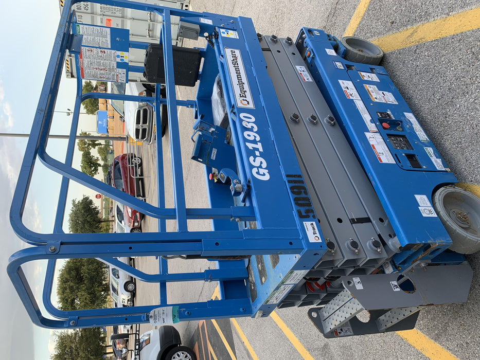 2019 Genie GS-1930 Fixed Rails with Chain Entry