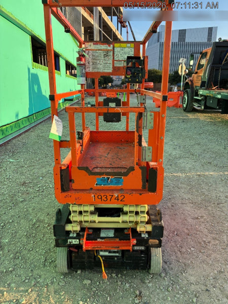 2021 JLG ES1330L