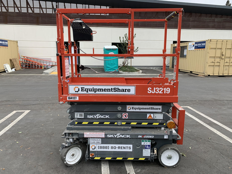 2020 Skyjack SJIII-3219 Solid NM Tires, Half height spring hinged entry gate, Dual Beacons, 800W Inverter