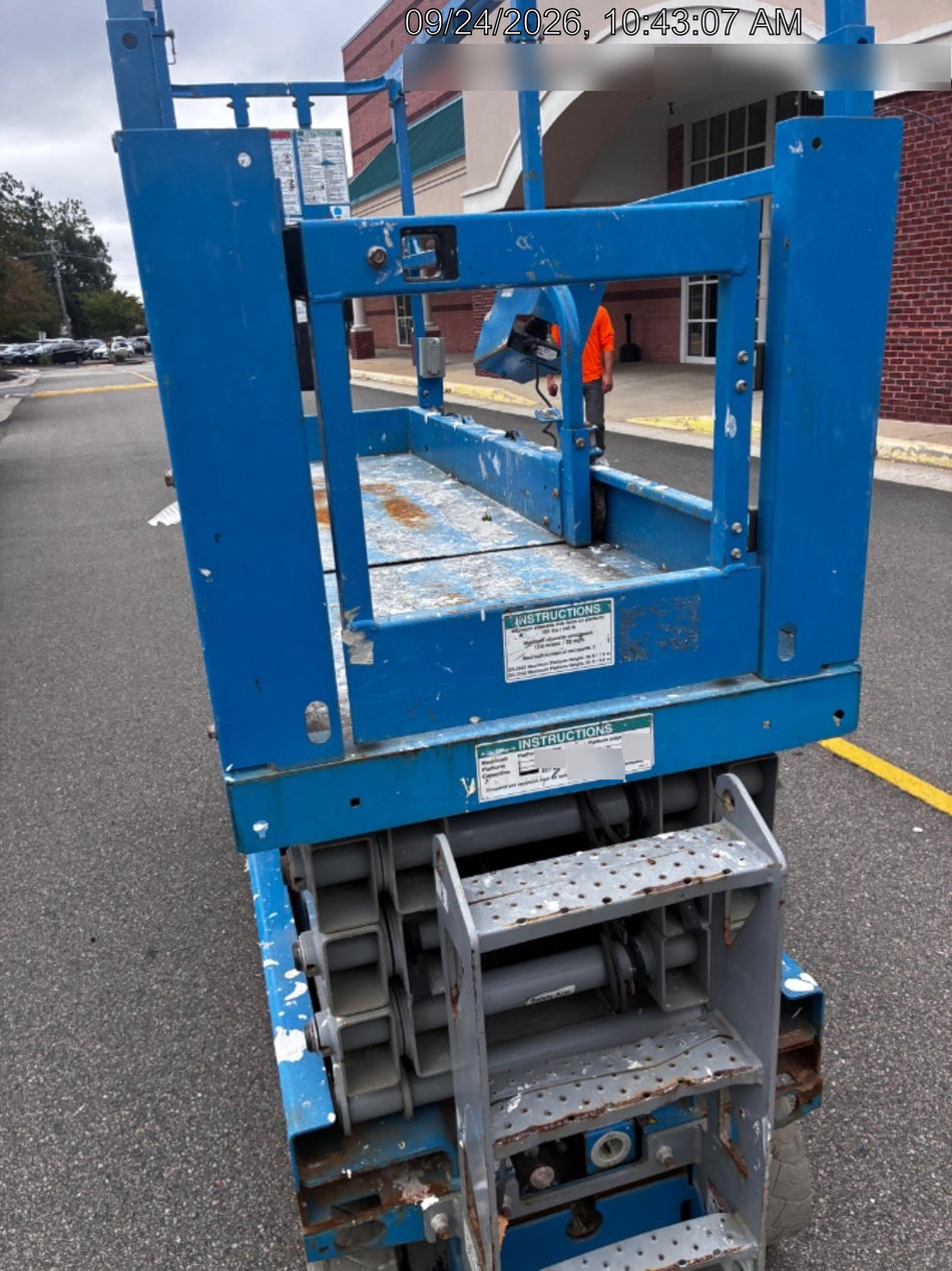 2019 Genie GS-2632 Folding rails with half height swing gate
