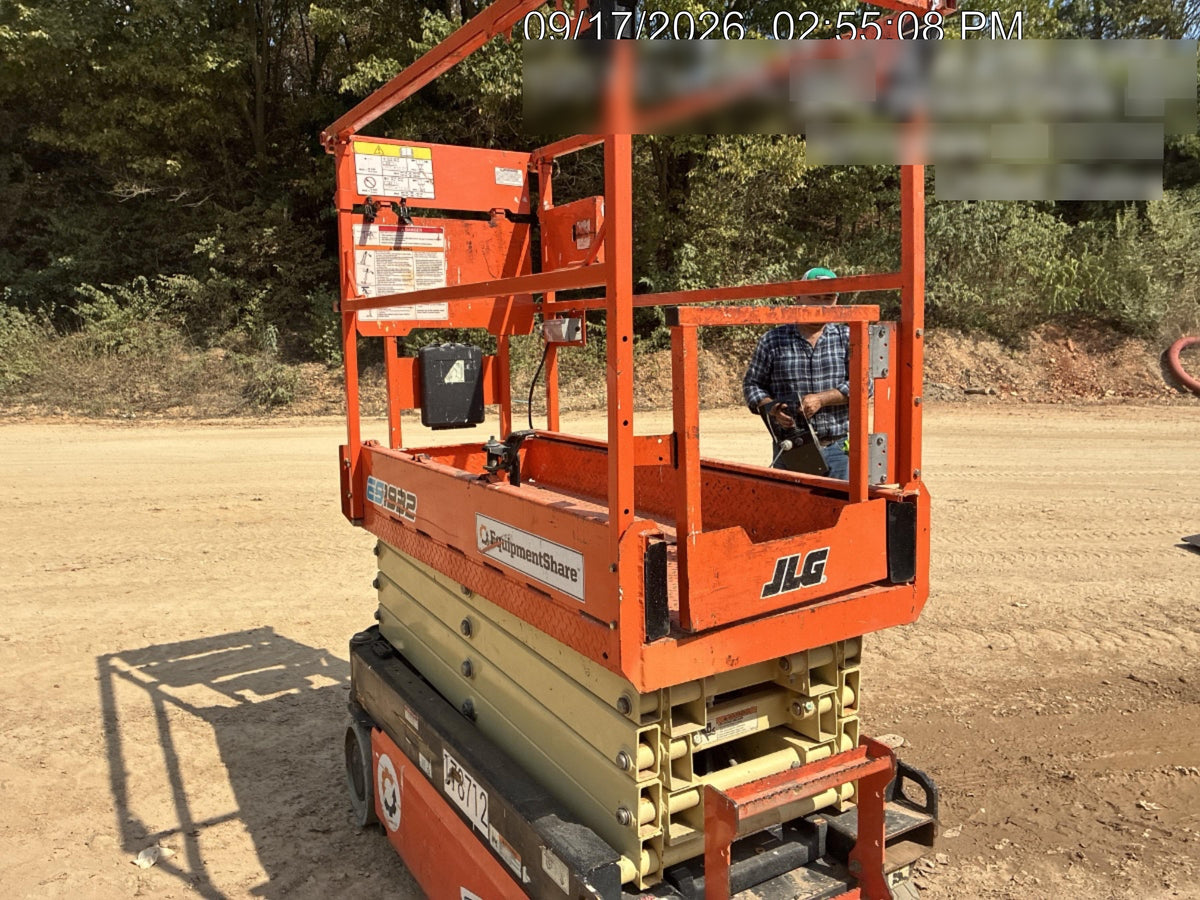 2021 JLG ES1932