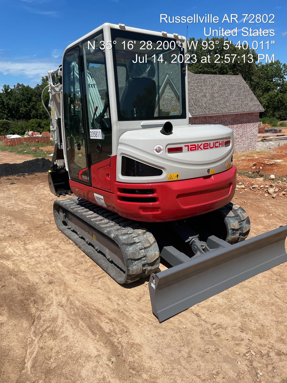 2023 TAKEUCHI TB250-2CR