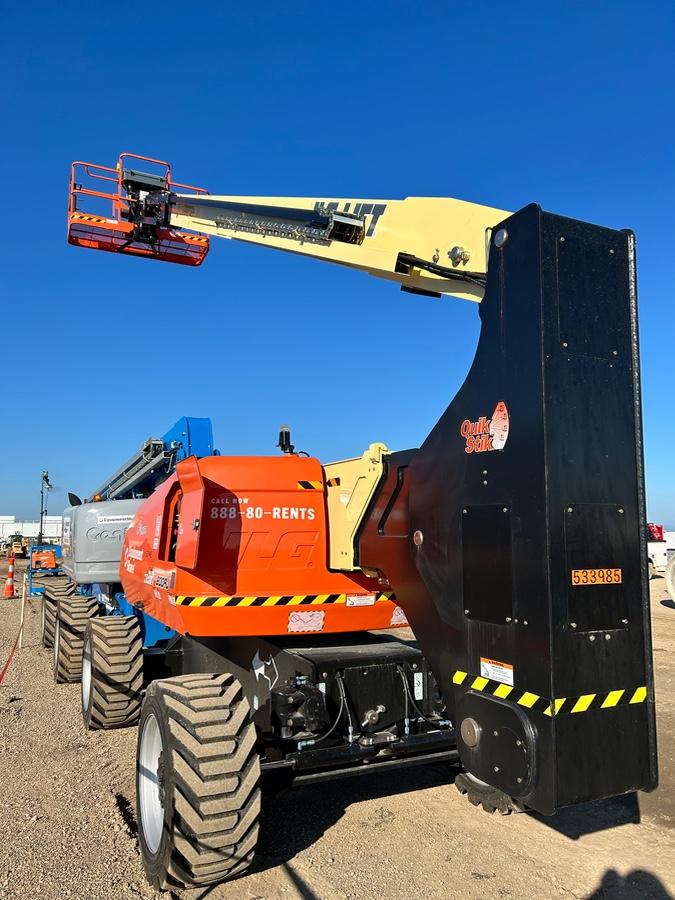 2025 JLG 800AJ