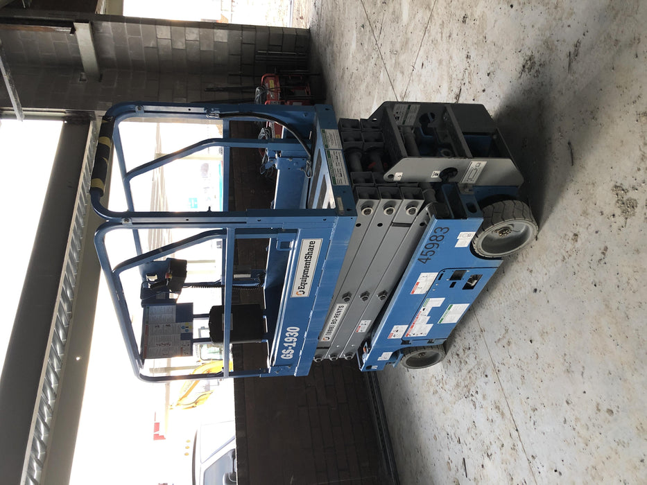 2019 Genie GS-1930 Fixed rails with chain Entry