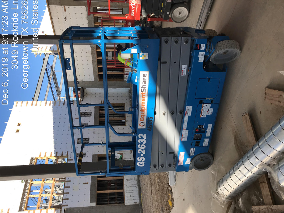 2019 Genie GS-2632 Folding rails with half height swing gate