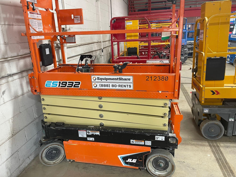 2022 JLG ES1932