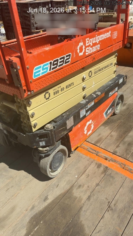 2023 JLG ES1932
