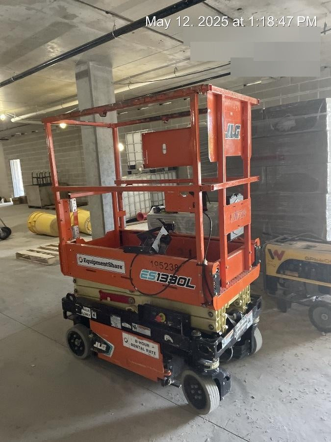 2021 JLG ES1330L