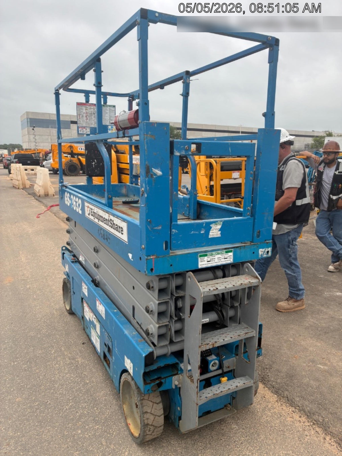 2019 Genie GS-2632 Folding rails with half height swing gate