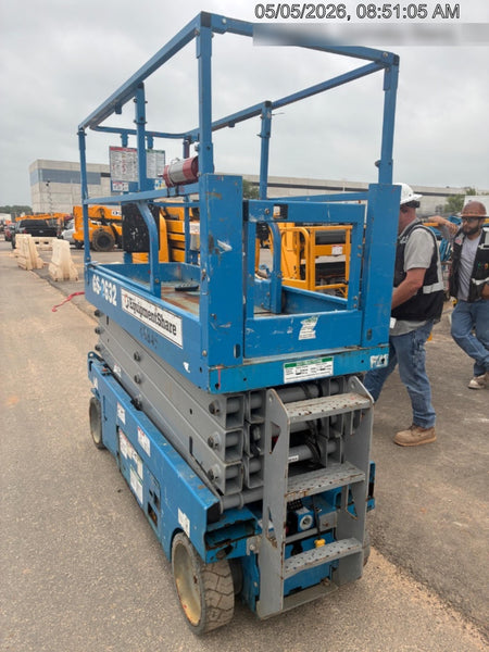 2019 Genie GS-2632 Folding rails with half height swing gate