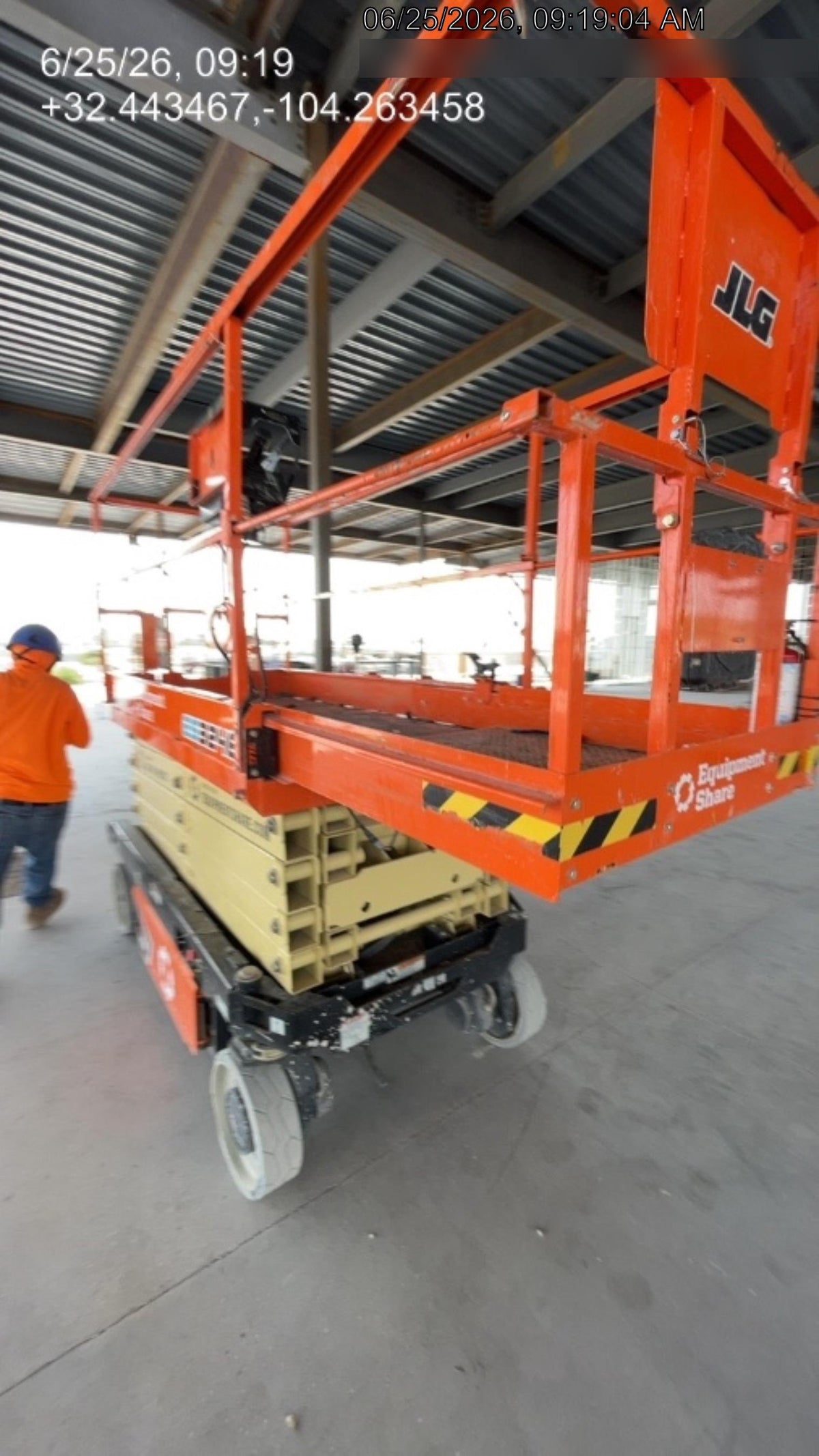 2022 JLG ES3246