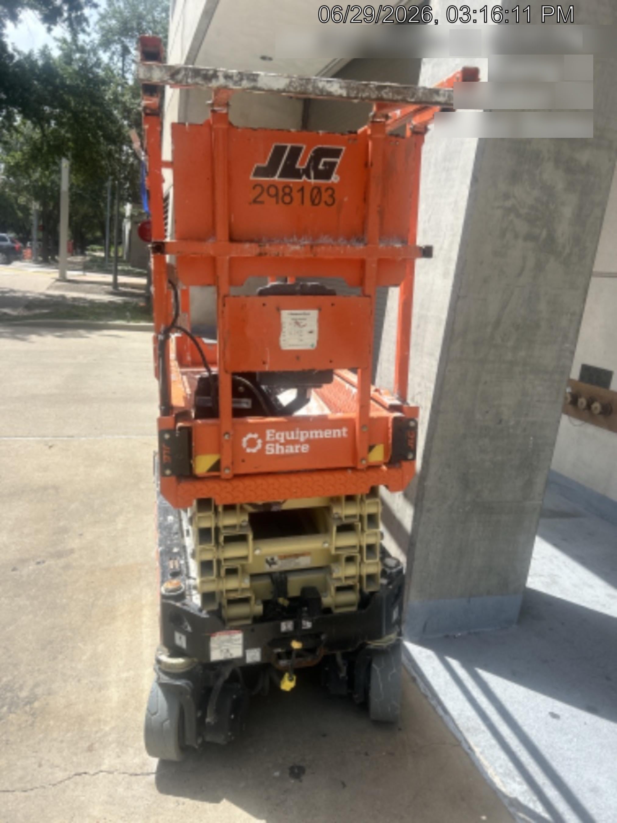 2023 JLG ES1932
