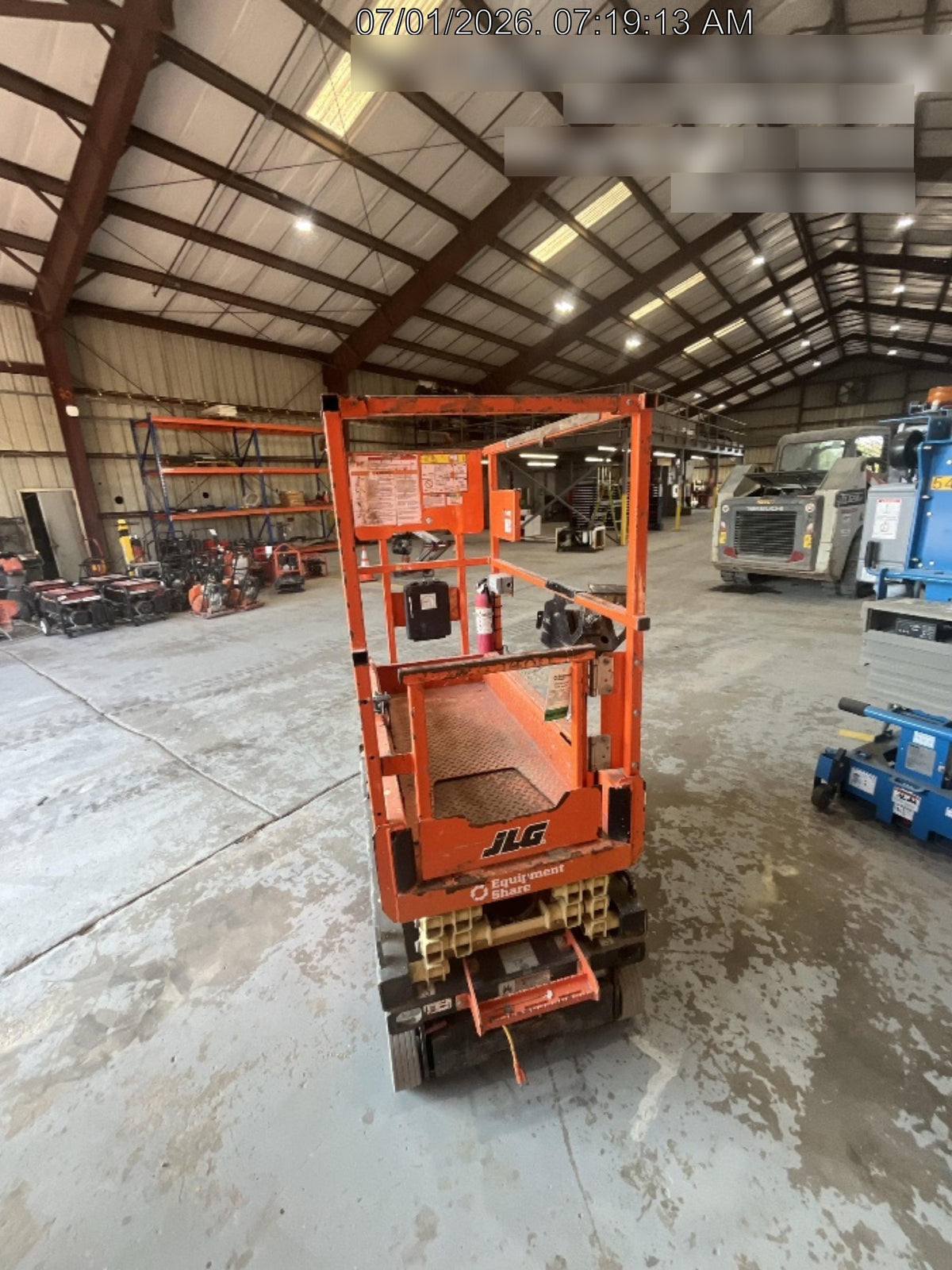 2022 JLG ES1330L