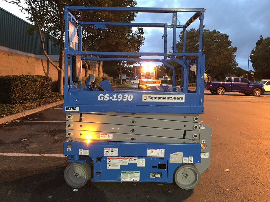 2020 Genie GS-1930 Solid Non Marking Tires, Beacon, Folding rails with half height swing gate, 800W Inverter