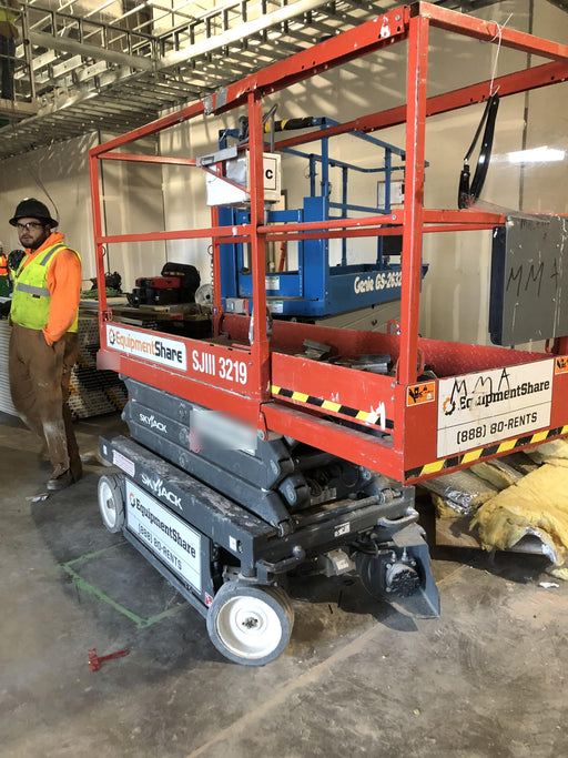 2019 Skyjack SJIII-3219 Solid NM Tires, Half height spring hinged entry gate, Dual Beacons, 800W Inverter