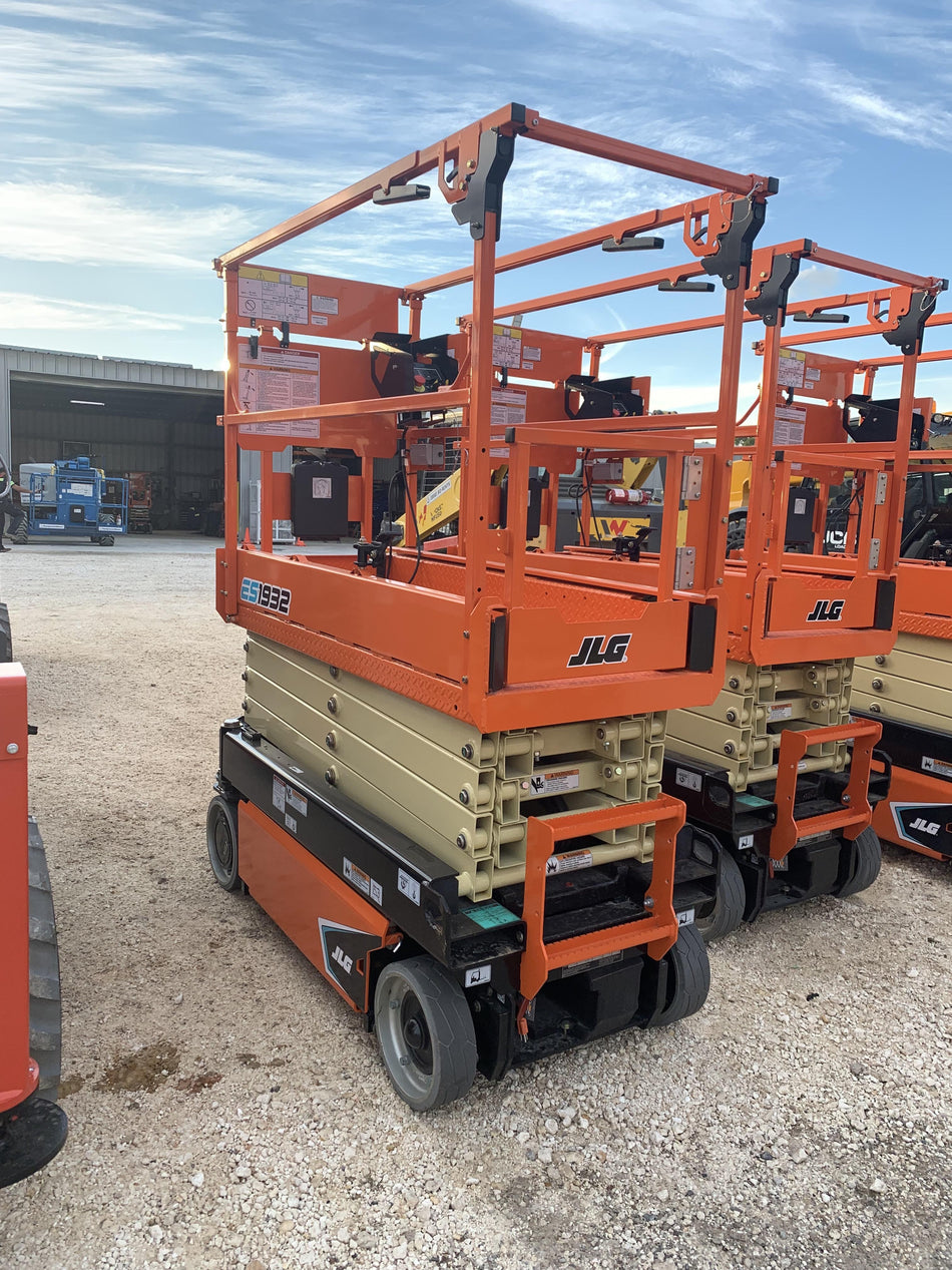 2021 JLG ES1932