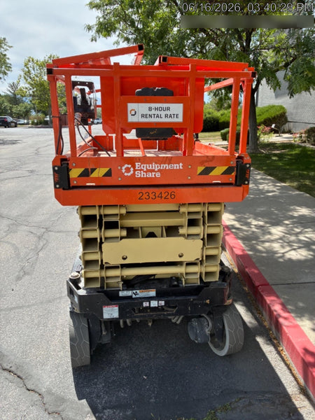 2022 JLG ES3246