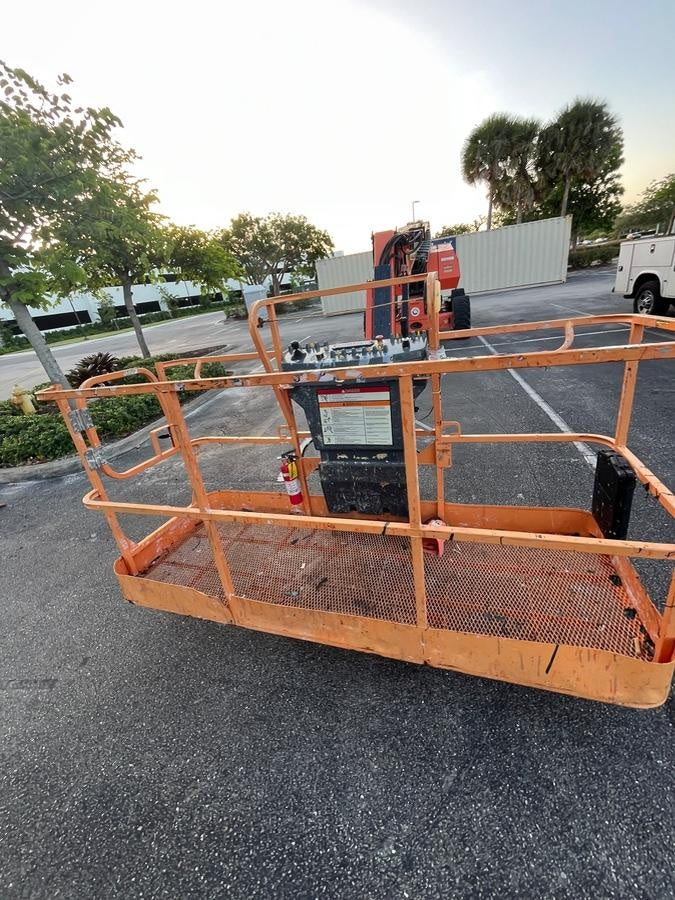 2020 JLG 860SJ