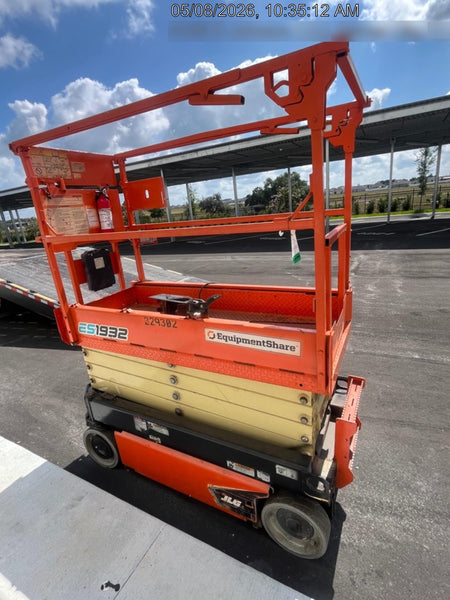 2022 JLG ES1932