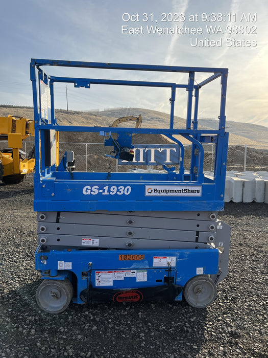 2020 Genie GS-1930 Solid Non Marking Tires, Beacon, Folding rails with half height swing gate, 800W Inverter