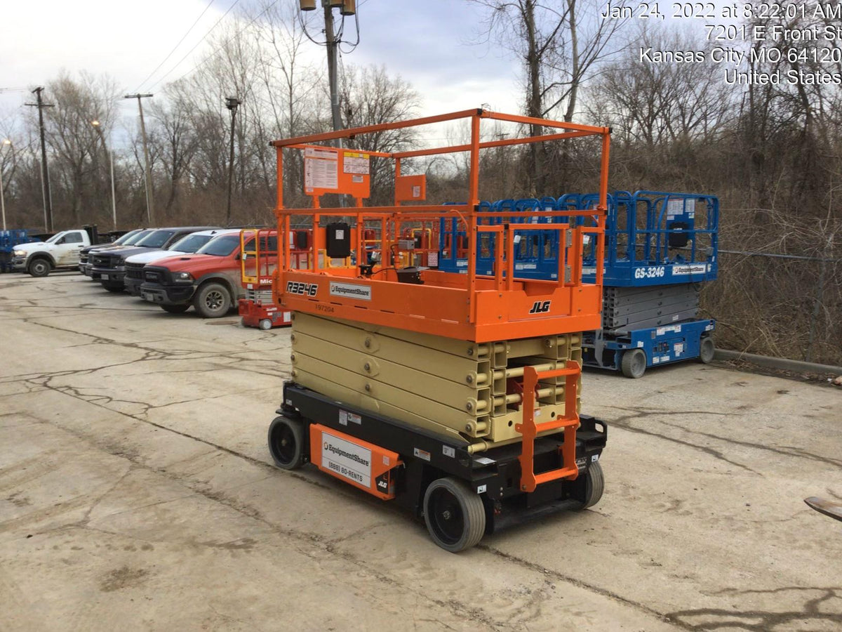 2022 JLG R3246