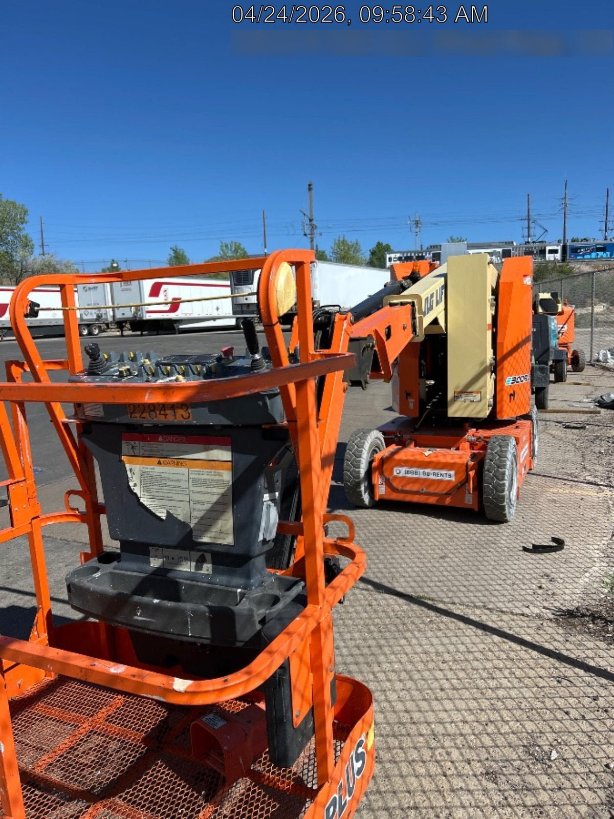 2022 JLG E300AJP