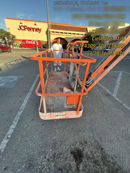2017 JLG 660SJ