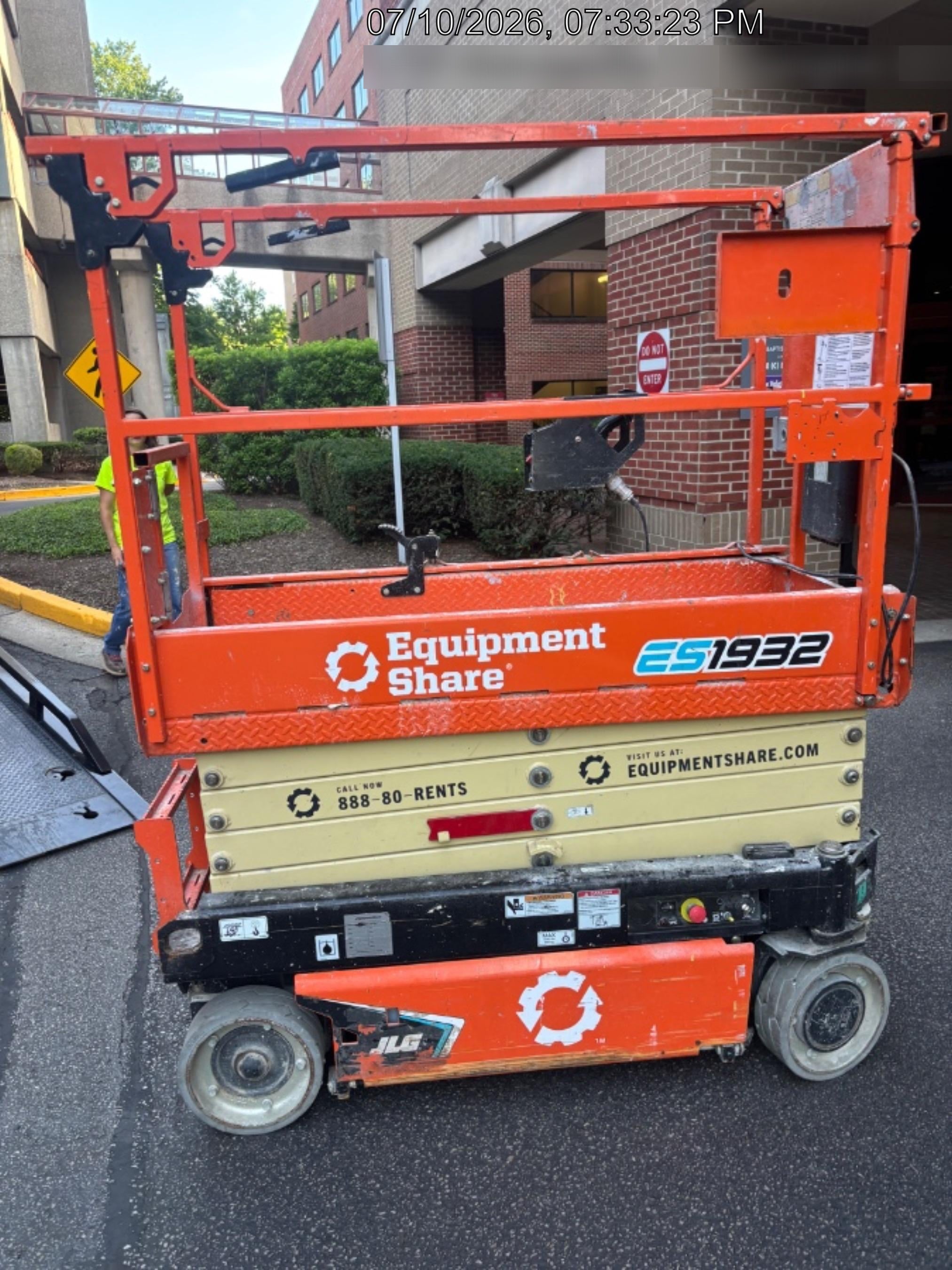 2022 JLG ES1932