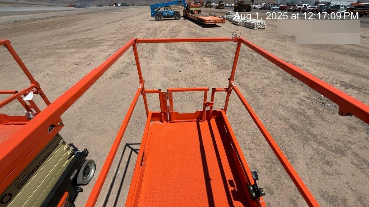 2025 JLG ES3246
