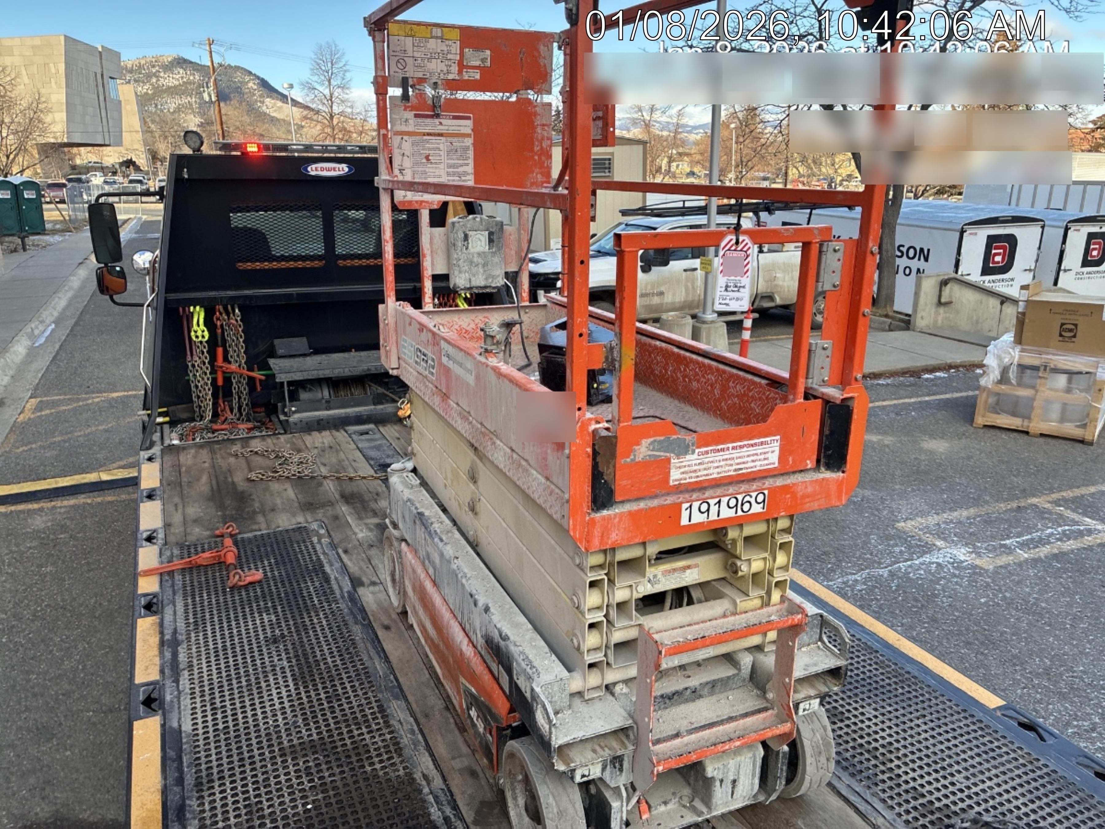 2021 JLG ES1932